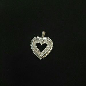 10K white gold heart shaped pendant